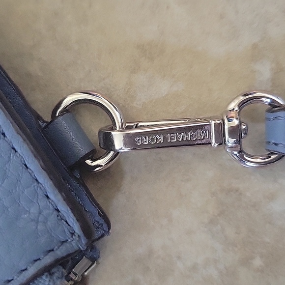 MICHAEL KORS LEATHER CELLPHONE HOLDER WALLET CLUTCH - Picture 17 of 17